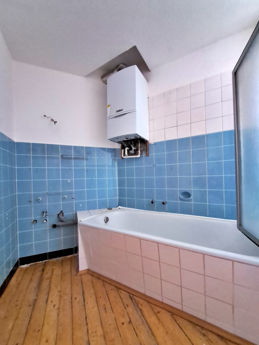 Badezimmer (noch unrenoviert) Dachgeschosswohnung Bielefeld