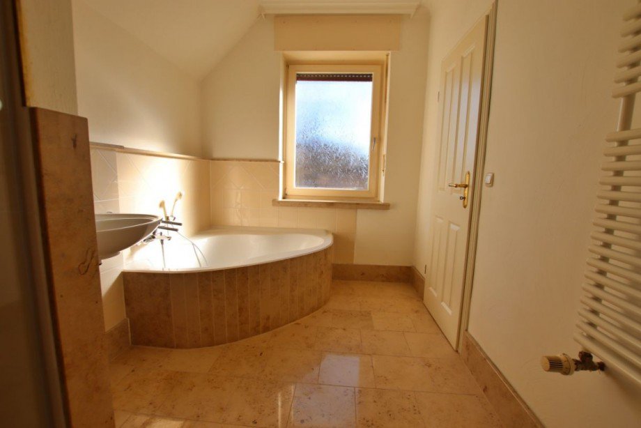...mit Eckbadewanne Einfamilienhaus Bielefeld